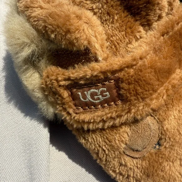 UGG Baby Bixbee Bear Stuffie Booties - Picture 2 of 3